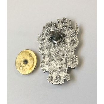 Skull czaszka z płomieniami przypinka na śrubkę stare srebro (id: 2827)